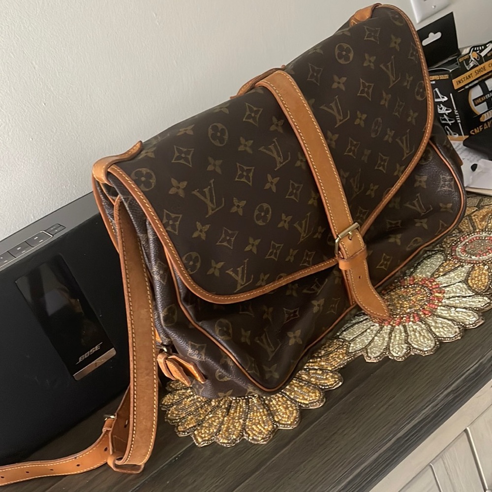 Lv Perfect for travel or school/college ❤️